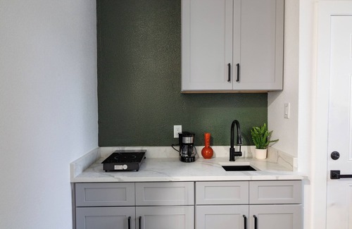 Cedar Crest House | New Construction 1-Bedr Mother-In-Law Quarters with Private Entrance in Dallas