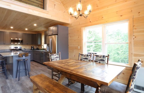 Thornton House | New Construction! Beautiful Pet Friendly Home to spend your vacation in the White Mountains (HH11T)