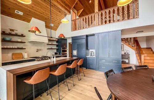 Oakland House | New Construction Beautiful Lake Front and Beautiful Home