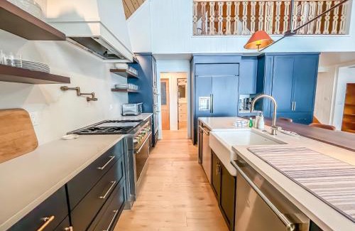 Oakland House | New Construction Beautiful Lake Front and Beautiful Home