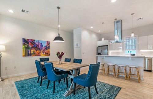 Mid-City House | New Construction Elegant Villas