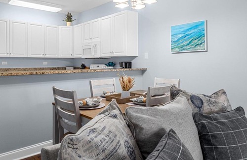 Carolina Forest Apartment | NEW Contemporary 2BR 2BA Coastal Villa 15 Mins to the Beach