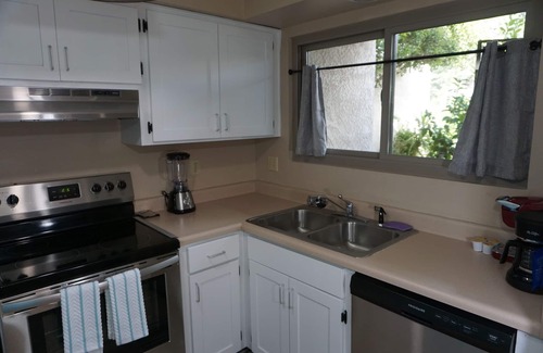 Prince Tucson House | “New” Cozy Central Townhouse 2bed/2bath with garage