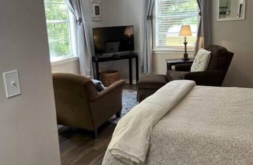 Stone Mountain Apartment | New Cozy Stone Mountain Village HideAway - Studio Apartment Special Pricingnn
