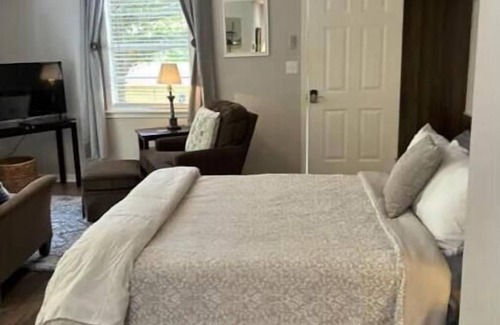 Stone Mountain Apartment | New Cozy Stone Mountain Village HideAway - Studio Apartment Special Pricingnn