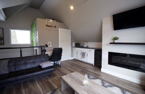 Saskatoon Apartment | NEW Cozy Studio Loft w/Private Rooftop Patio
