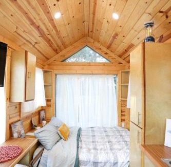 Navarre Resort | New Custom Tiny Home Retreat with Bunnies, Chickens and Goat