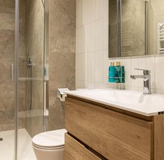 Embajadores Apartment | New designed flat 3 bedrooms 2 showers