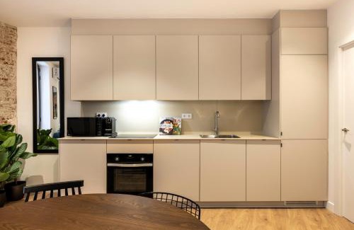 Embajadores Apartment | New designed flat 3 bedrooms 2 showers