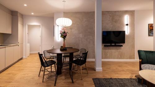 Embajadores Apartment | New designed flat 3 bedrooms 2 showers