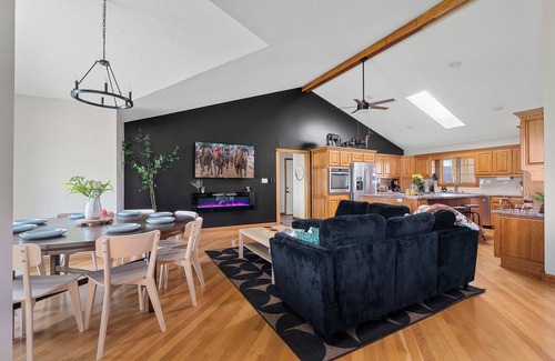 Coxs Creek House | NEW Distiller's Dream - Bourbon Trail Country Fun - 12 min to Bardstown Square