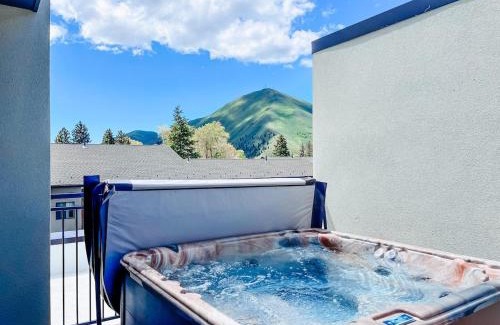Hailey House | New Downtown Hailey Condo with Rooftop Hot Tub