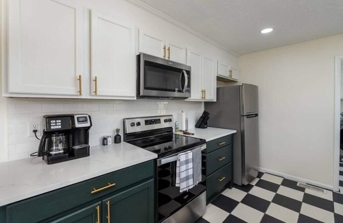 Bluff City House | *NEW* Dragster Dream House: 3BD/2BA + Game Room