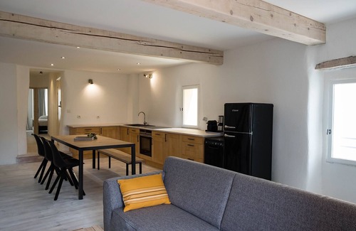 Ceret Condo | New duplex apartment center Céret, covered terrace located on Canigou
