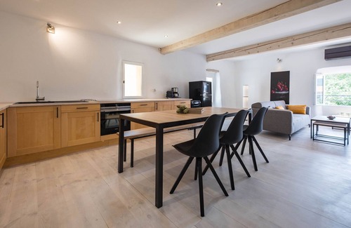 Ceret Condo | New duplex apartment center Céret, covered terrace located on Canigou