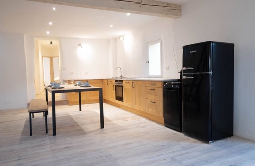 Ceret Condo | New duplex apartment center Céret, covered terrace located on Canigou