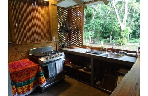 Playa Negra Cabin | New, El Chic Shack, Rustic yet Comfy walk to Negra