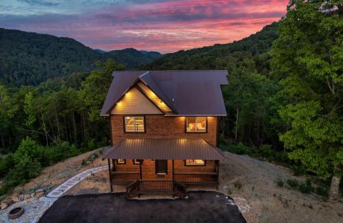 Sevierville House | New Explorer's Hideaway,Mtn View, Firepit,Upscale