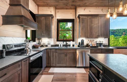 Sevierville House | New Explorer's Hideaway,Mtn View, Firepit,Upscale