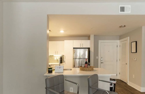 Lindbergh Condo | New Exquisite Luxury 2BrCondo/Uber/Wifi