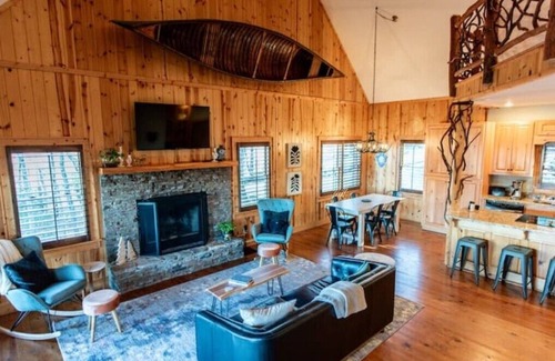 Screamer Mountain Cabin | New!Fablewood Cabin, fab views all year. Only 8min to downtown Clayton, Arcaden
