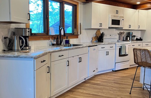 Bristol Hills House | NEW! Finger Lakes Mtn Retreat~Game Room~4BR/4BA~Family & Pet Friendly