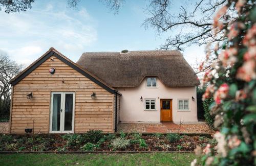 New Forest District House | New Forest Country House - Abbot's Well for 10 guests