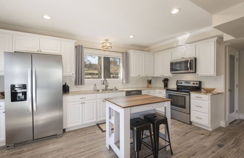 Pottsboro House | NEW! ♦ Fun & Modern Lake Retreat ♦ Near Marina!