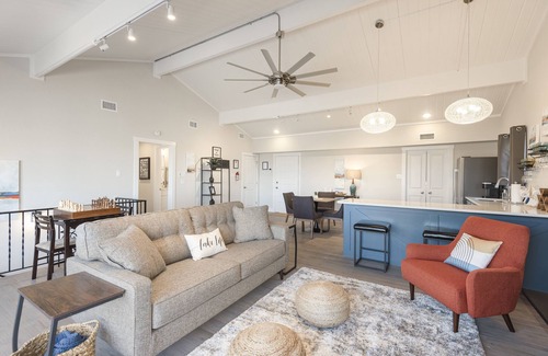 Pottsboro House | NEW! ♦ Fun & Modern Lake Retreat ♦ Near Marina!