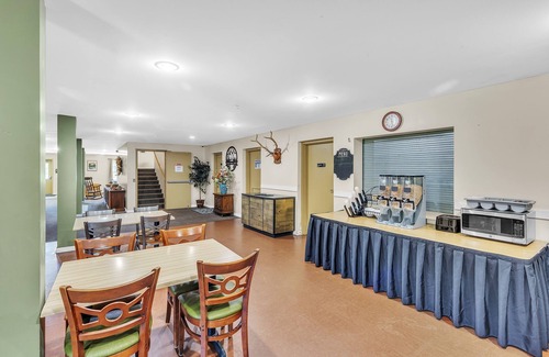 Waterford Township Apartment | NEW! Green Goose Lodge - Studio Apt Sleeps 4