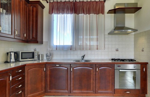 Valdebek Apartment | New holiday flat with parking, climate in a quiet area of Pula