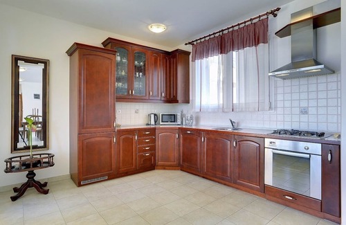 Valdebek Apartment | New holiday flat with parking, climate in a quiet area of Pula