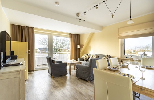 Busum Apartment | NEW: Holiday home with dike view 300m to the beach