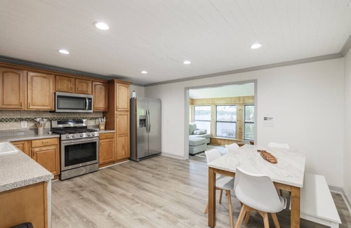 Leesville House | NEW HOME - Quiet cove with SUPs kayaks and firepit