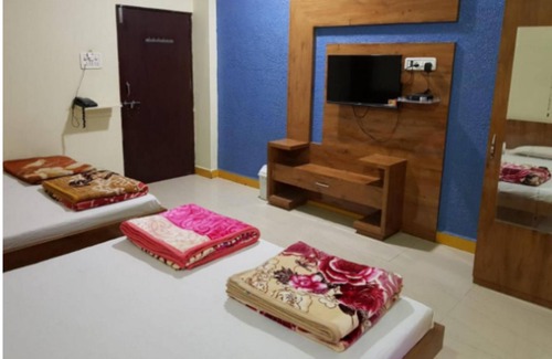 Maheshwar Hotel | New Hotel Shree Radha Krishna Palace