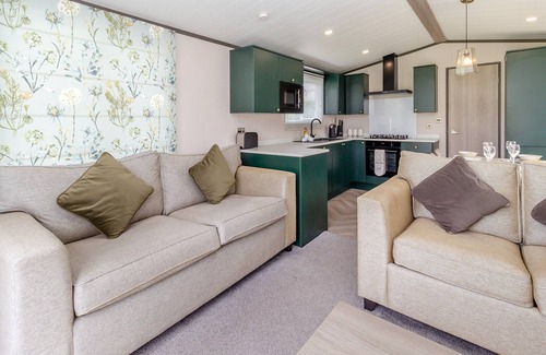 Congleton Cabin | New in 2022. Lodge with two bedrooms, one double with en-suite and one twin and a shower room.