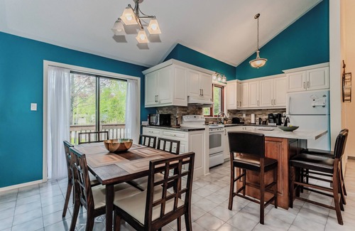 Sauble Beach House | NEW in Sauble - Sauna & Hot Tub at Sauble Shores