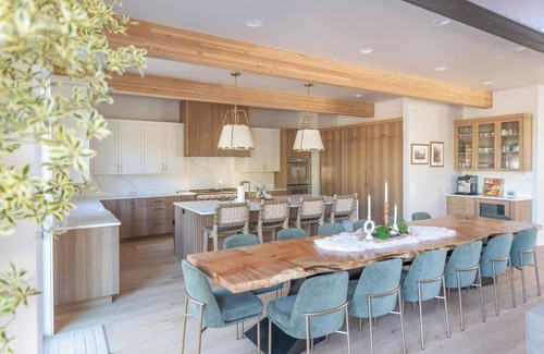 Sunriver House | New in Sunriver 2025! Sleeps 14+, 14 beds, Luxury modern lodge.
