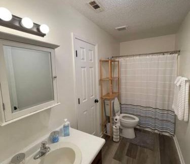 Commerce Apartment | NEW King Beds, 86 inch RokuTV, and Massage at the Comfort Haven