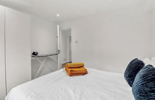 New Cross Apartment | New King size bed apartment with free parking