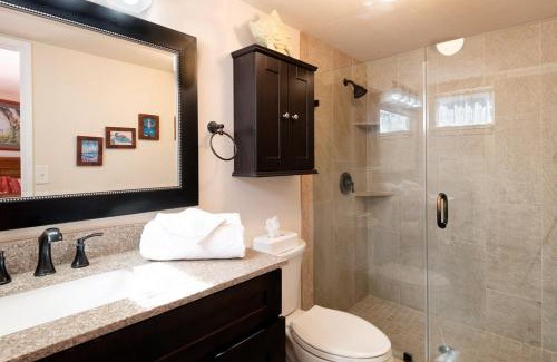 Historic Kailua Village House | New! Kona Reef Resort Oceanfront 2 Bdrm, 2 Bath D-11 Right on the Ocean! Casago Kona