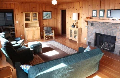 Detroit Lakes Cabin | NEW! Lake Melissa 5 Bedroom Charming Cabin