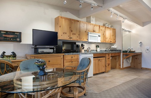 Polson Condo | New! Lakeside Adventure Studio!