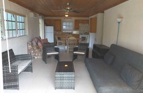 South Palmetto Point House | NEW LISTING SPECIAL RATES Charming 2 Bdrm 2 Bth Cottage Pink Sand Beach 100/Day