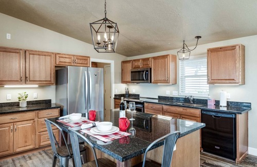 Florence House | *New Listing* Beautiful lake view home with shared lake access, gas grill and amazing views