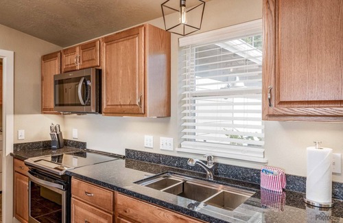 Florence House | *New Listing* Beautiful lake view home with shared lake access, gas grill and amazing views