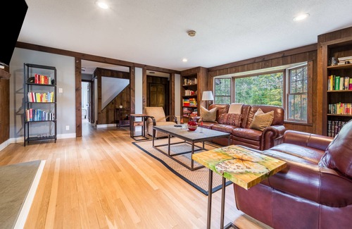 Woodbury House | NEW LISTING! BlackWoods Old Country Home by RedAwning