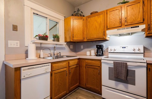 New Albany House | NEW LISTING! Charming 2BR Hot Tub Getaway