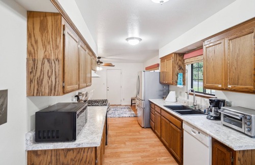 Yosemite Forks House | NEW LISTING! Cozy and Comfortable Yosemite Portal by RedAwning