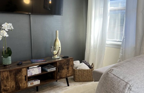 Owensboro Apartment | *NEW LISTING DISCOUNT!!*The Cozy Chic 1BD/1BTH APT- FULL KITCHEN, PETS WELCOME!